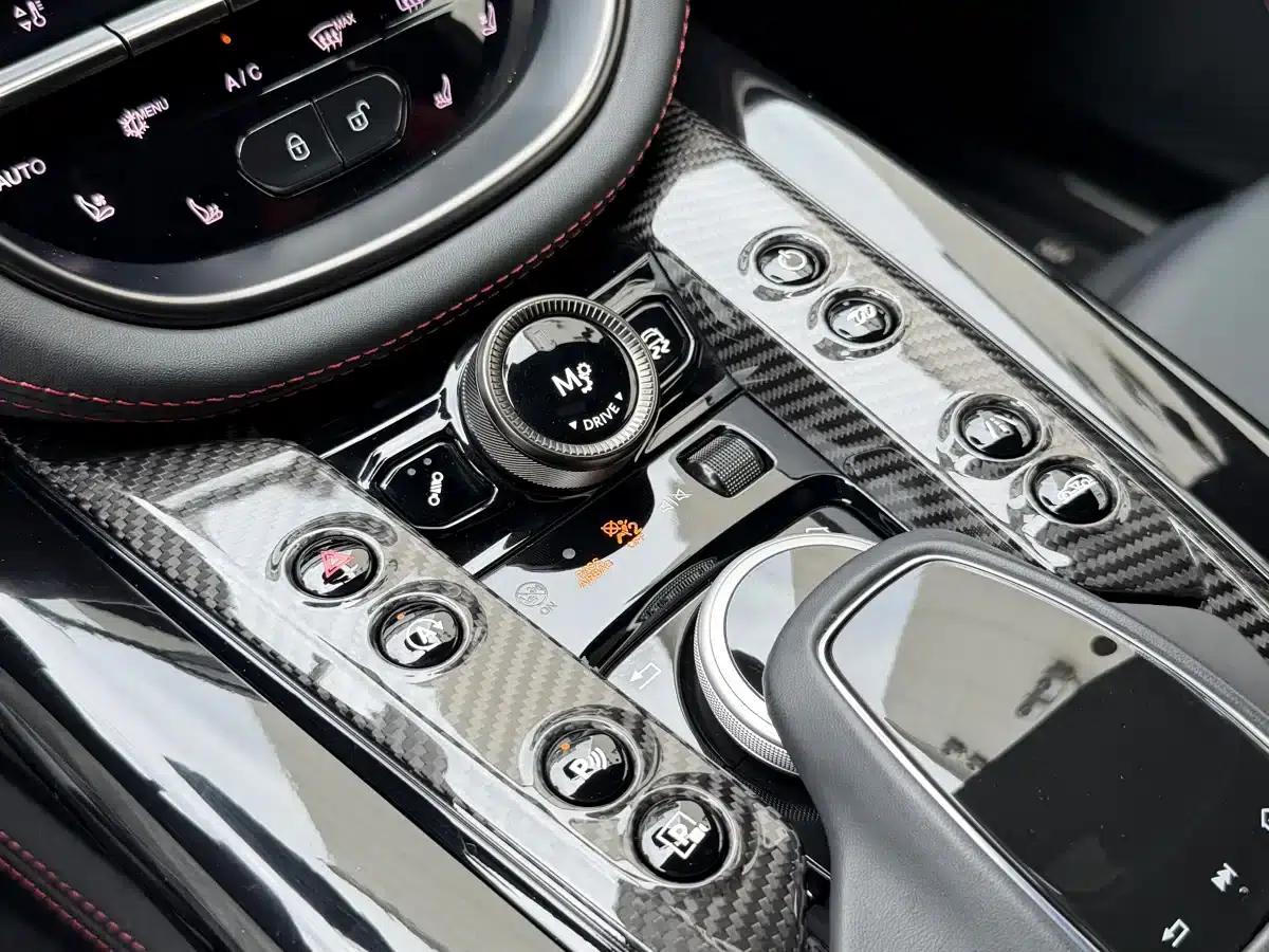Aston Martin DBX 2023 4.0T V8 707 — миниатюра 13