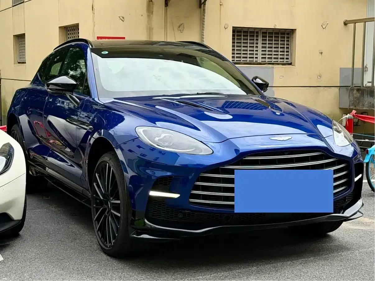 Aston Martin DBX 2023 4.0T V8 707 — миниатюра 3