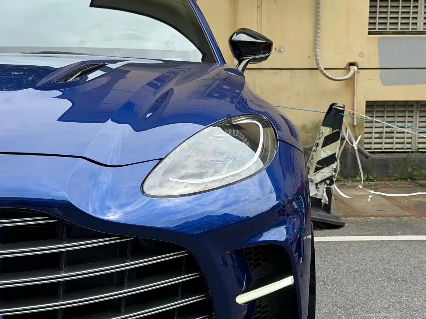 Aston Martin DBX 2023 4.0T V8 707 — миниатюра 5