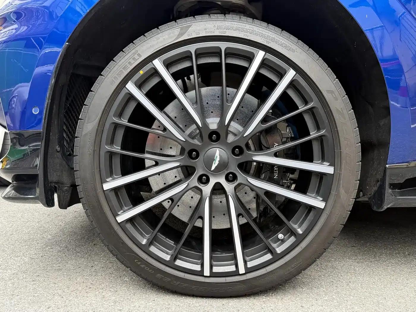Aston Martin DBX 2023 4.0T V8 707 — миниатюра 6