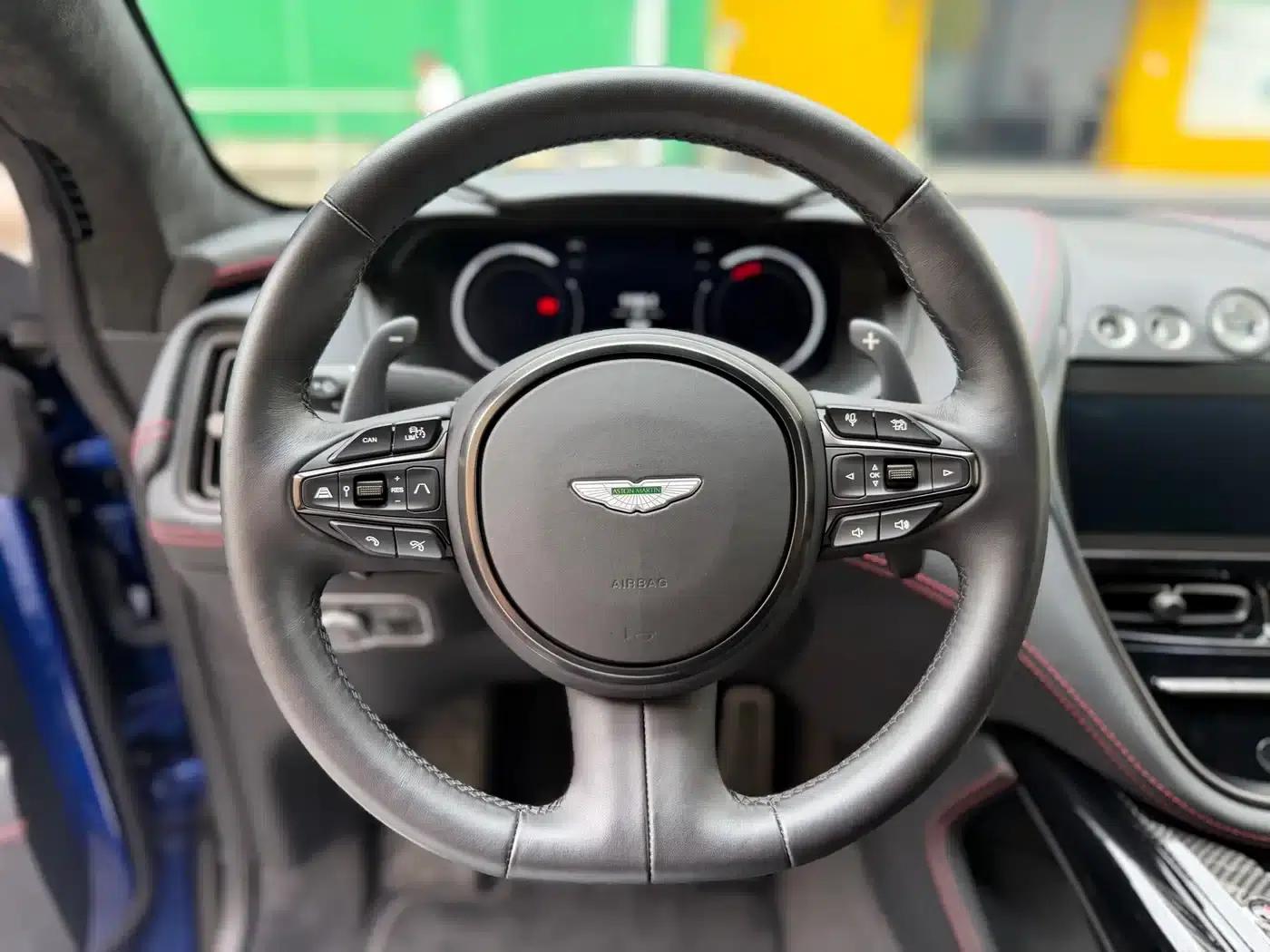 Aston Martin DBX 2023 4.0T V8 707 — миниатюра 8