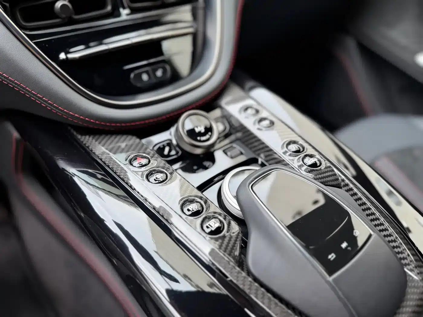 Aston Martin DBX 2023 4.0T V8 707 — миниатюра 9