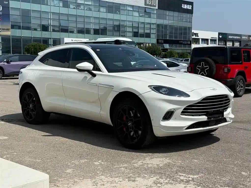 Aston Martin DBX 2020 4.0T V8 1913 First Edition Limited Edition — миниатюра 3