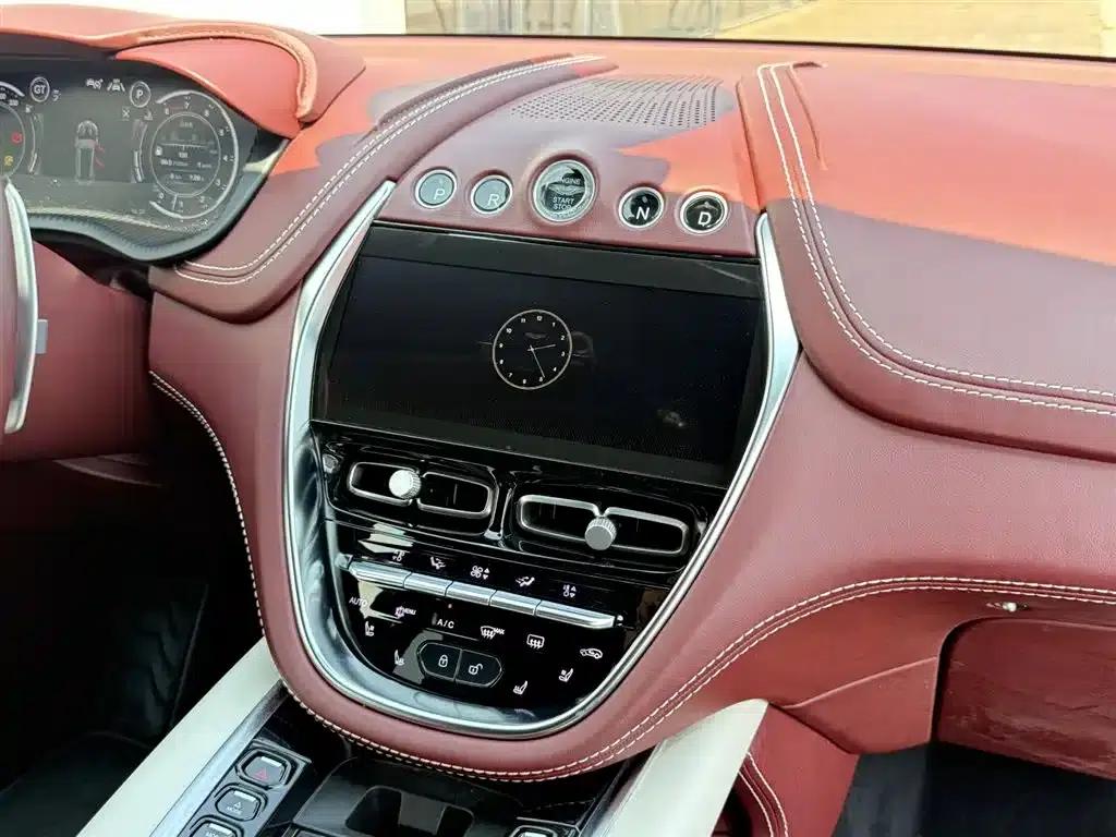 Aston Martin DBX 2020 4.0T V8 1913 First Edition Limited Edition — миниатюра 36