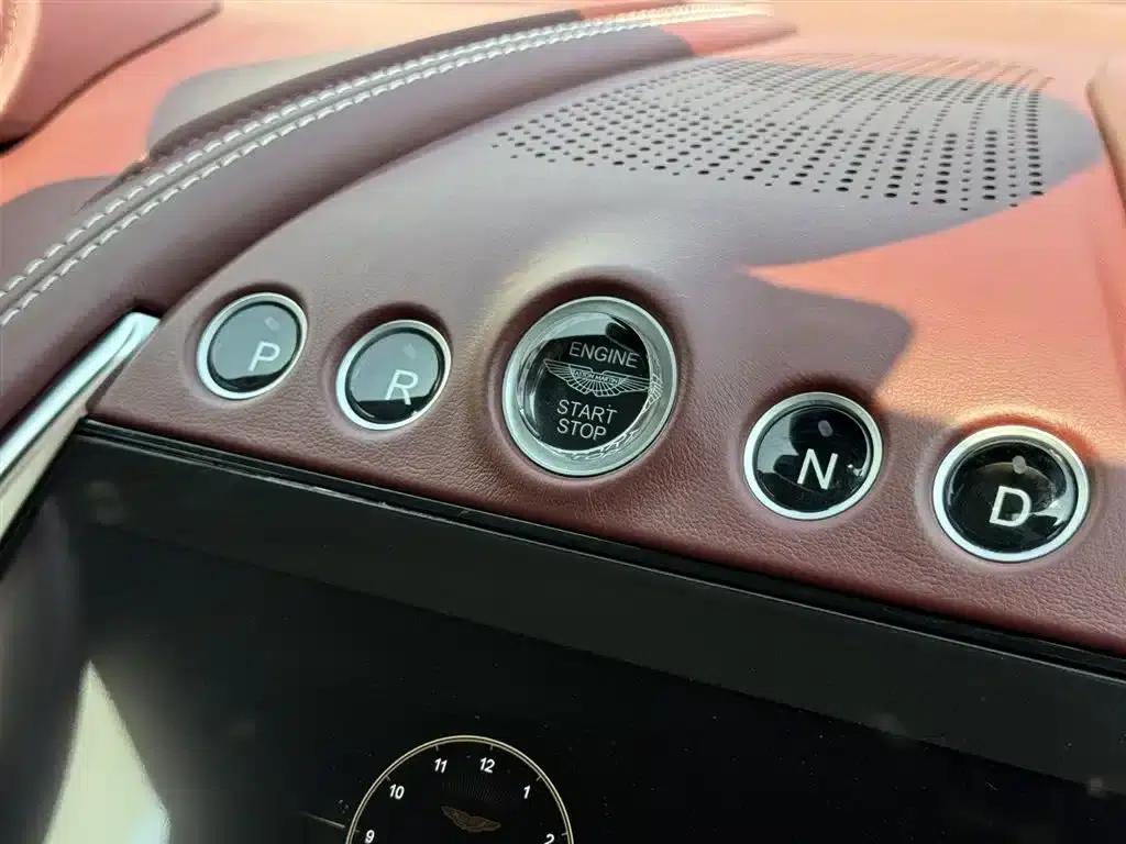 Aston Martin DBX 2020 4.0T V8 1913 First Edition Limited Edition — миниатюра 38