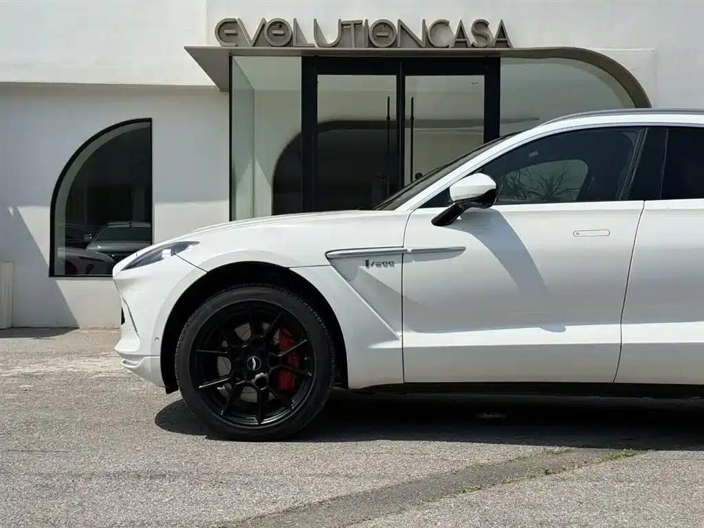 Aston Martin DBX 2020 4.0T V8 1913 First Edition Limited Edition — миниатюра 5