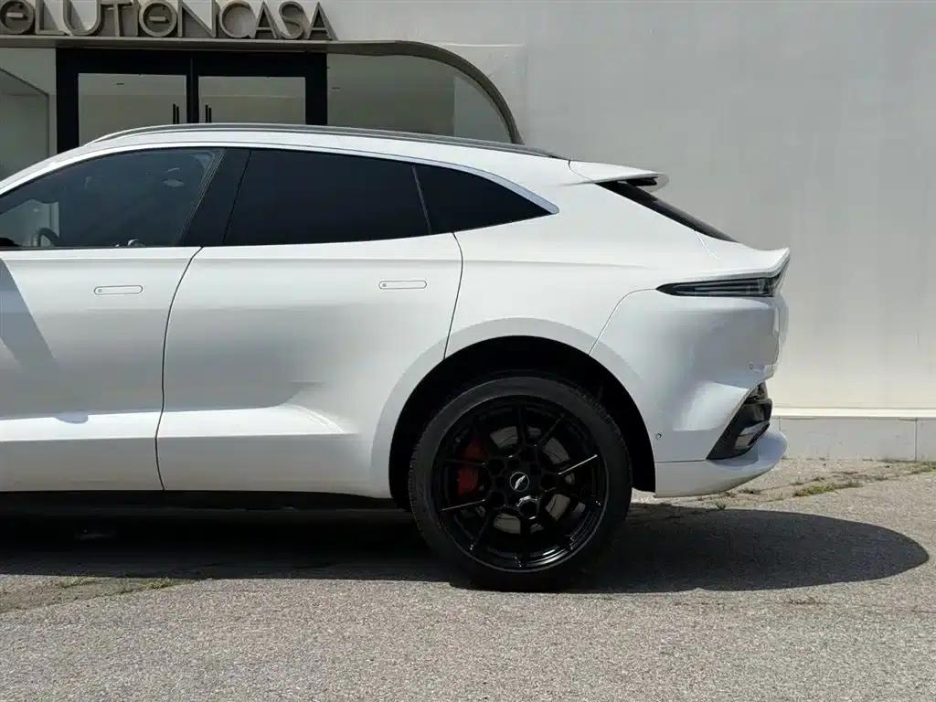Aston Martin DBX 2020 4.0T V8 1913 First Edition Limited Edition — миниатюра 6