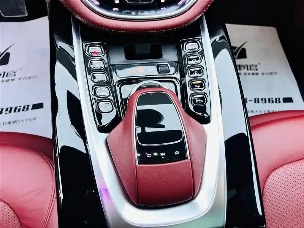 Aston Martin DBX 2020 4.0T V8 1913 First Edition Limited Edition — миниатюра 15