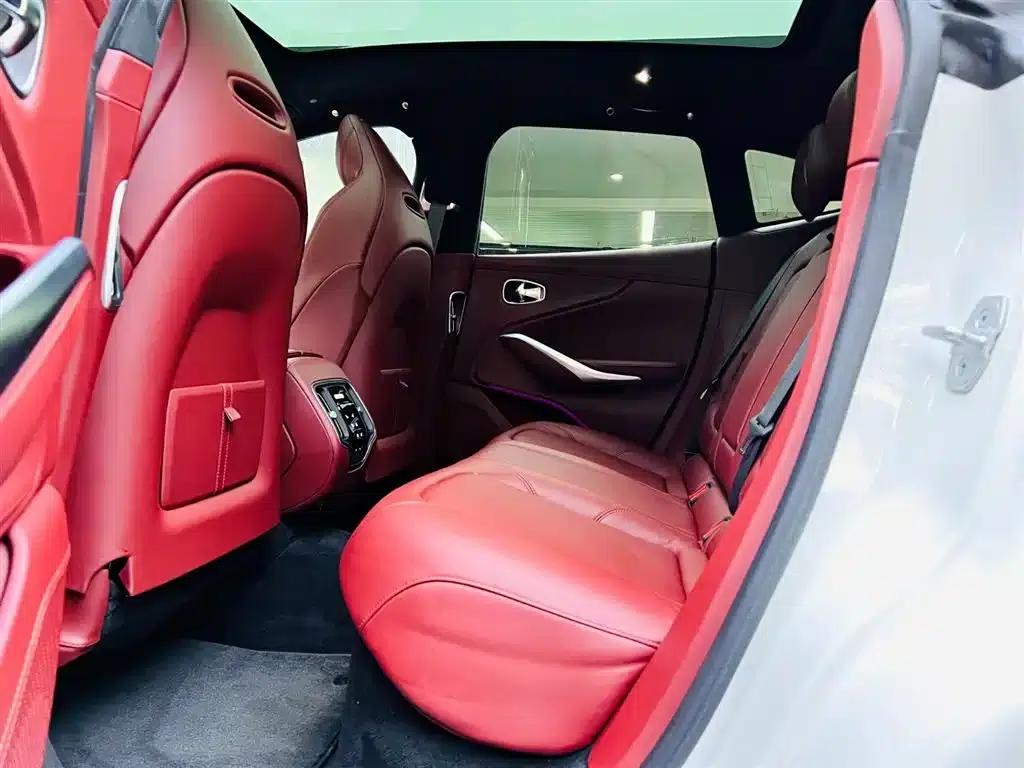Aston Martin DBX 2020 4.0T V8 1913 First Edition Limited Edition — миниатюра 16