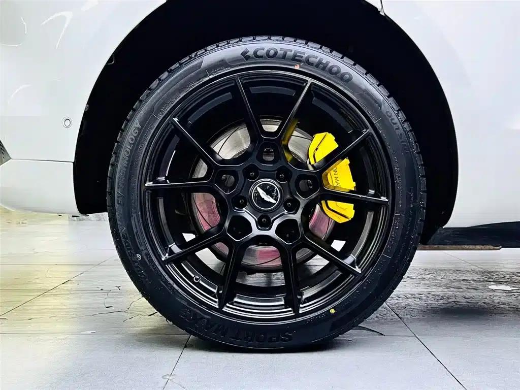 Aston Martin DBX 2020 4.0T V8 1913 First Edition Limited Edition — миниатюра 18