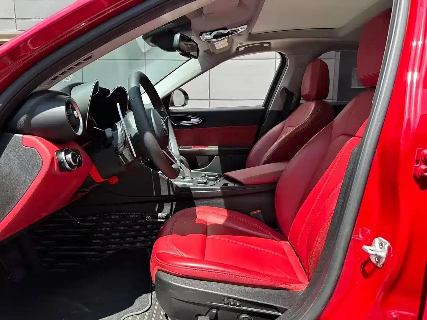 Giulia Juliet 2017 2.0T 280HP Luxury Edition — миниатюра 4