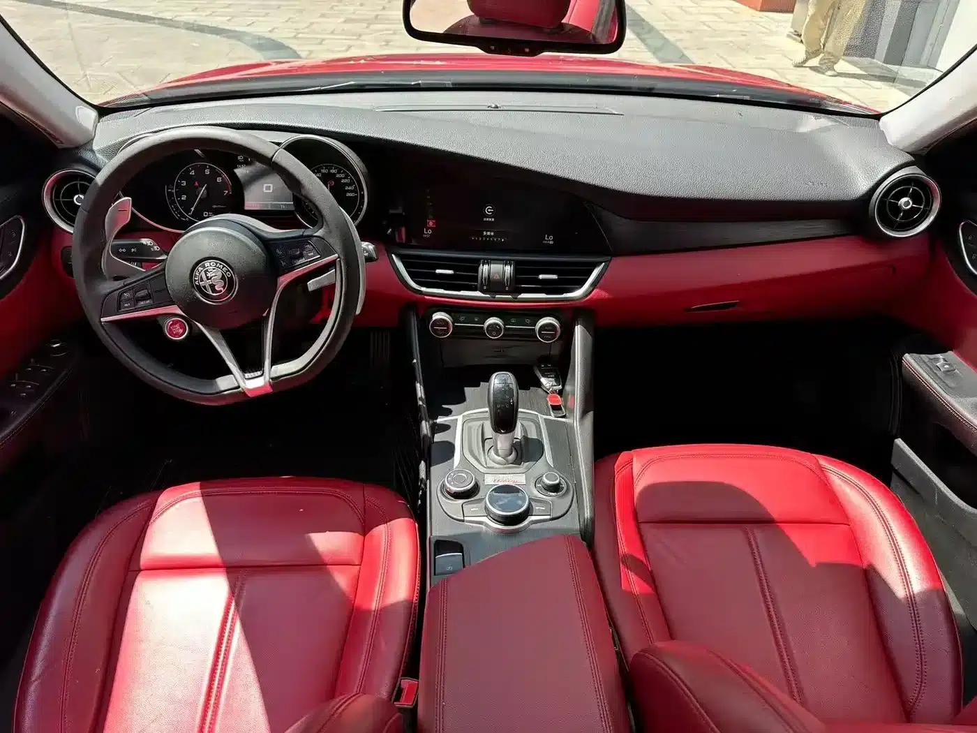Giulia Juliet 2017 2.0T 280HP Luxury Edition — миниатюра 5