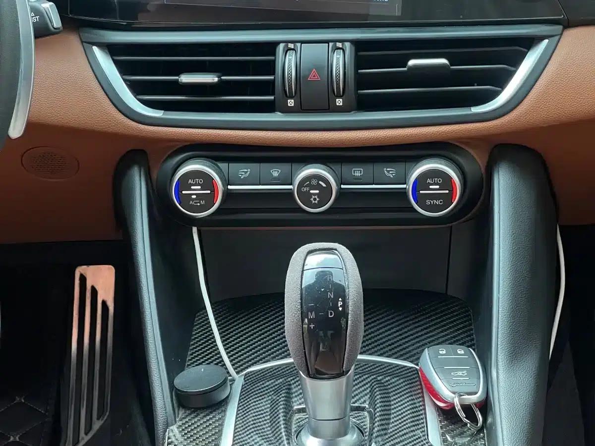 Giulia Juliet 2017 2.0T 200HP Elite Edition — миниатюра 11
