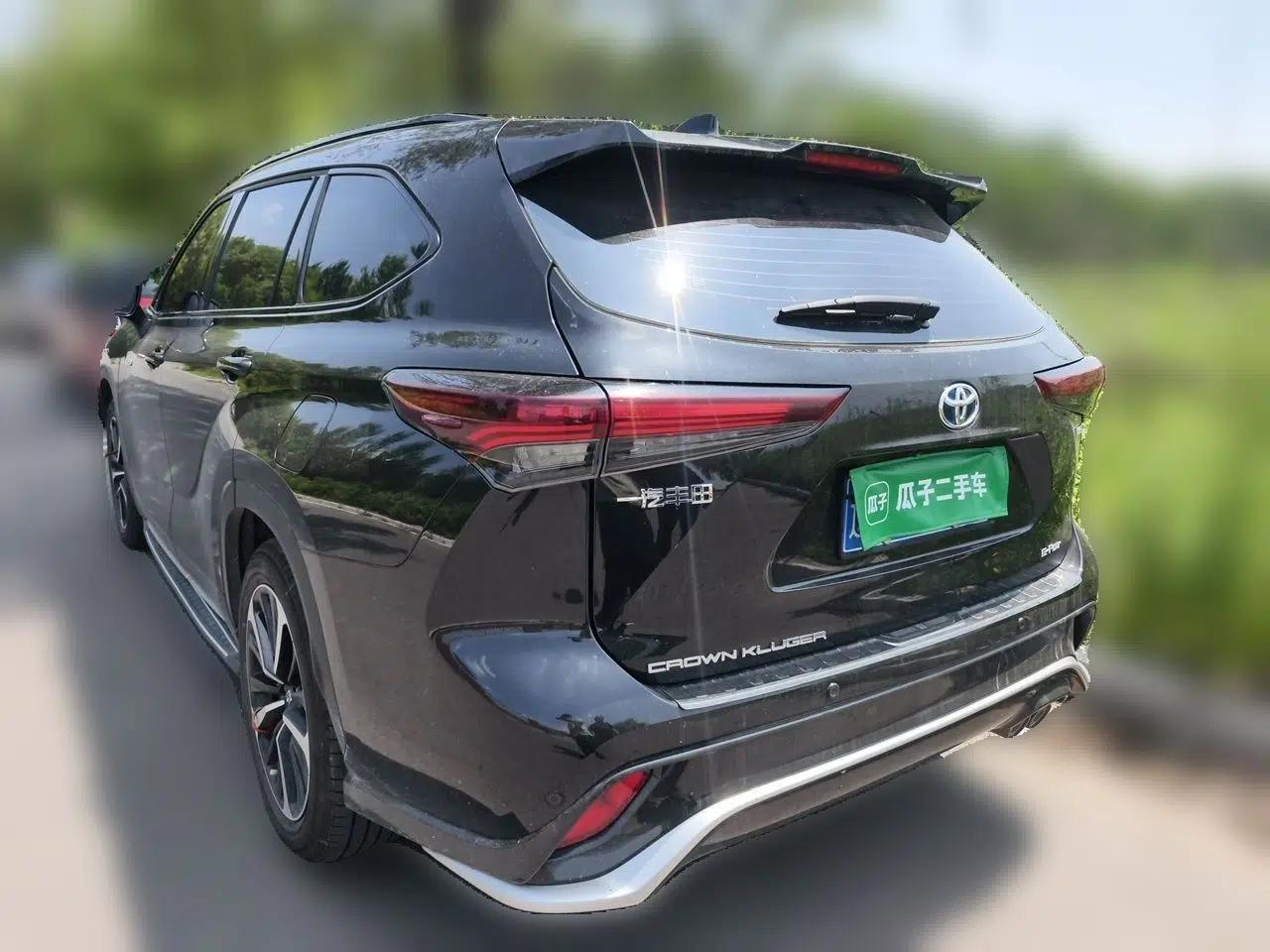 Toyota Crown Kluger 2023 2.5L HEV Four-Wheel Drive Luxury Edition — миниатюра 4
