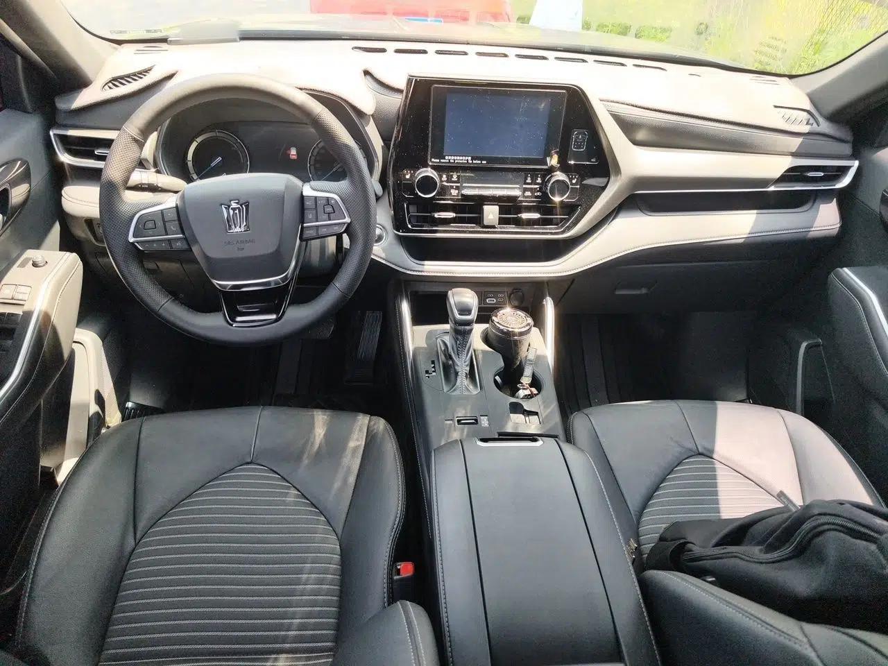 Toyota Crown Kluger 2023 2.5L HEV Four-Wheel Drive Luxury Edition — миниатюра 9