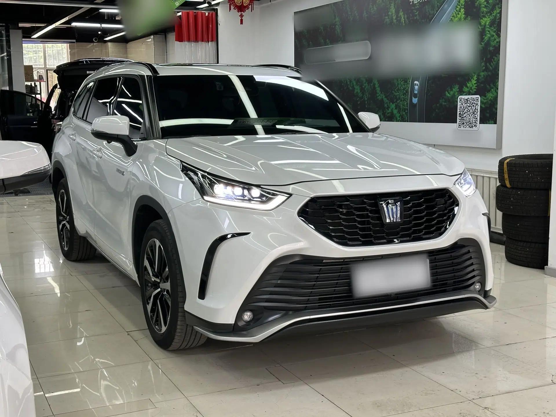 Toyota Crown Kluger 2023 2.5L HEV Four-Wheel Drive Luxury Edition — миниатюра 2