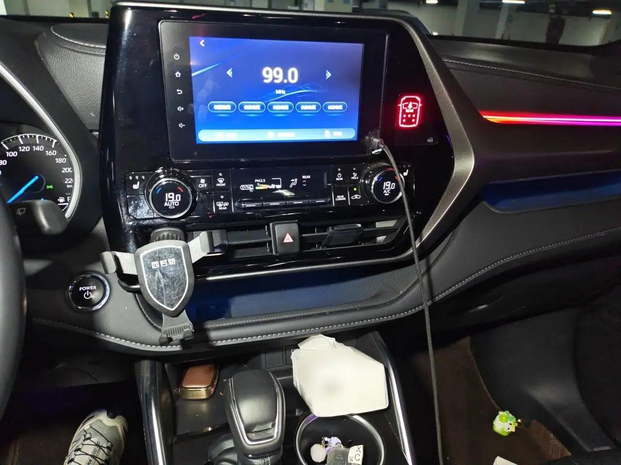 Toyota Crown Kluger 2023 2.5L HEV Four-Wheel Drive Luxury Edition — миниатюра 12