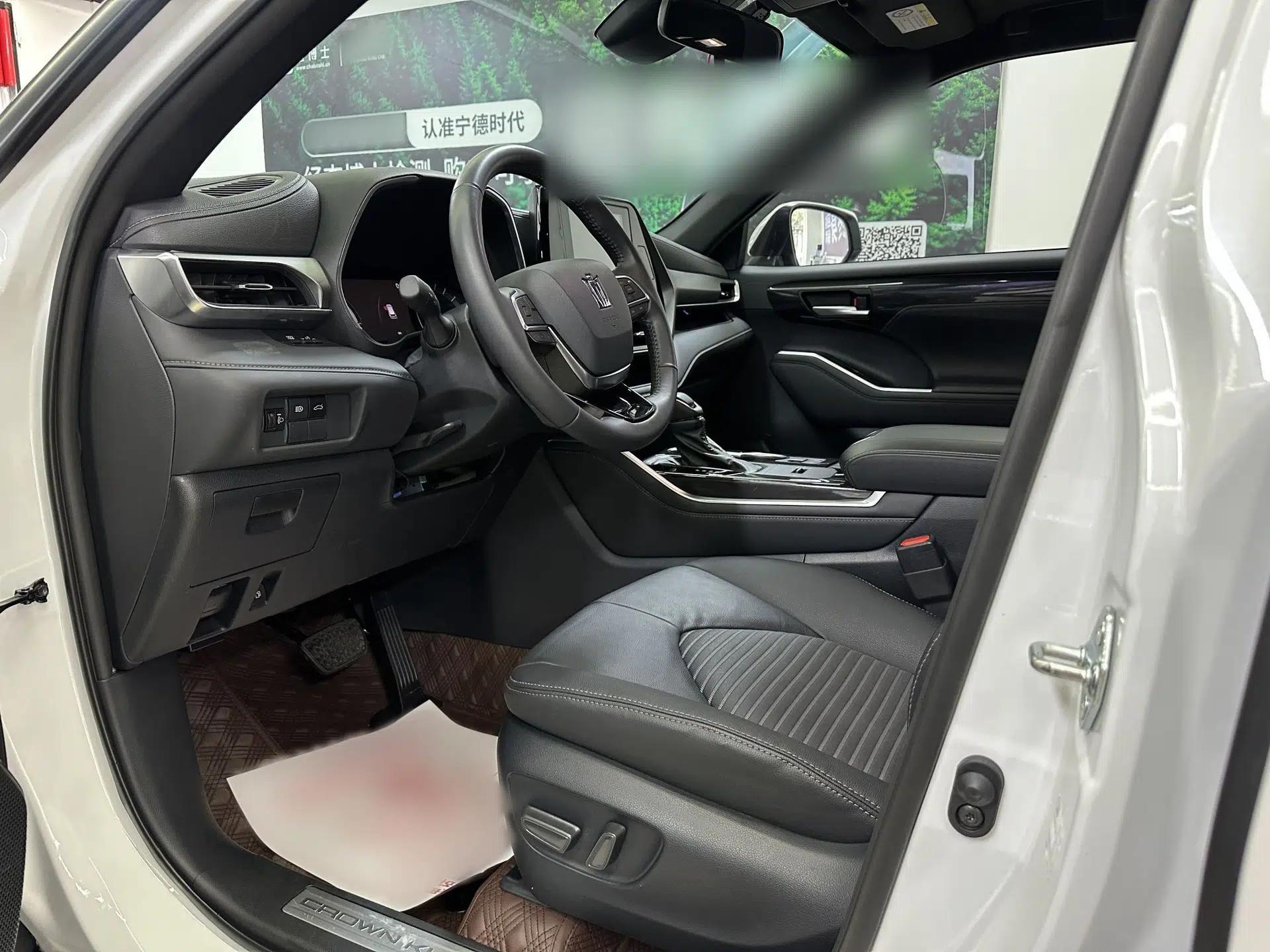 Toyota Crown Kluger 2023 2.5L HEV Four-Wheel Drive Luxury Edition — миниатюра 17