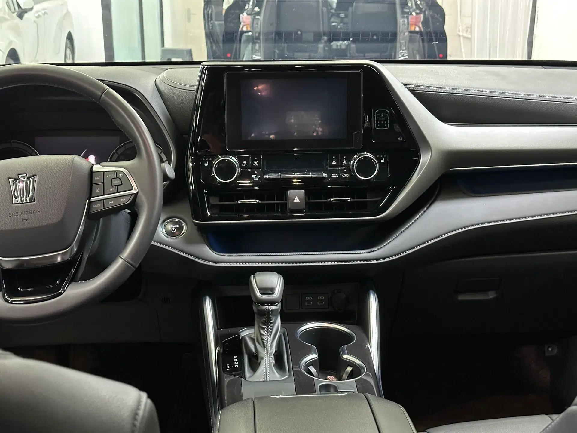 Toyota Crown Kluger 2023 2.5L HEV Four-Wheel Drive Luxury Edition — миниатюра 19