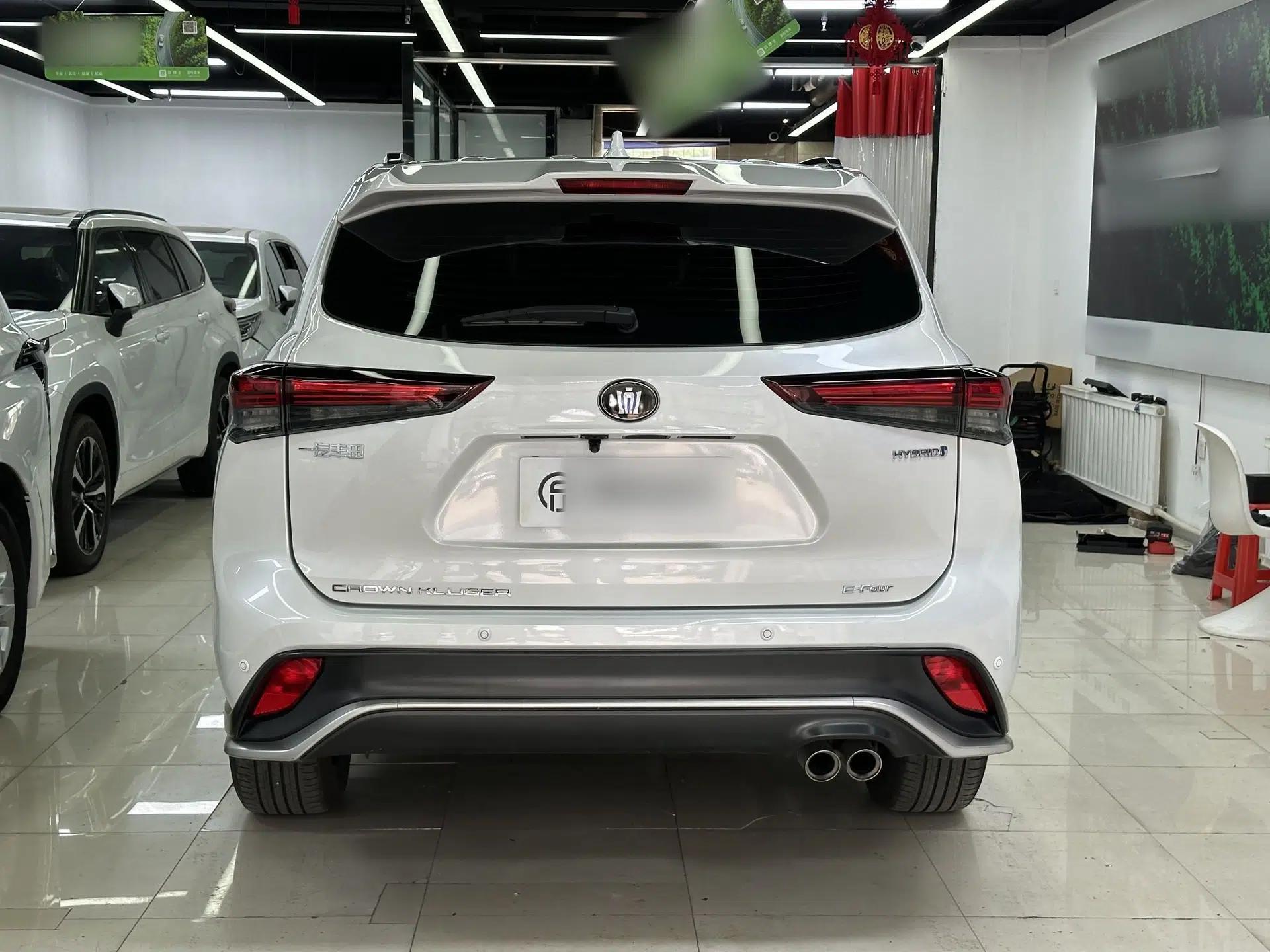 Toyota Crown Kluger 2023 2.5L HEV Four-Wheel Drive Luxury Edition — миниатюра 4