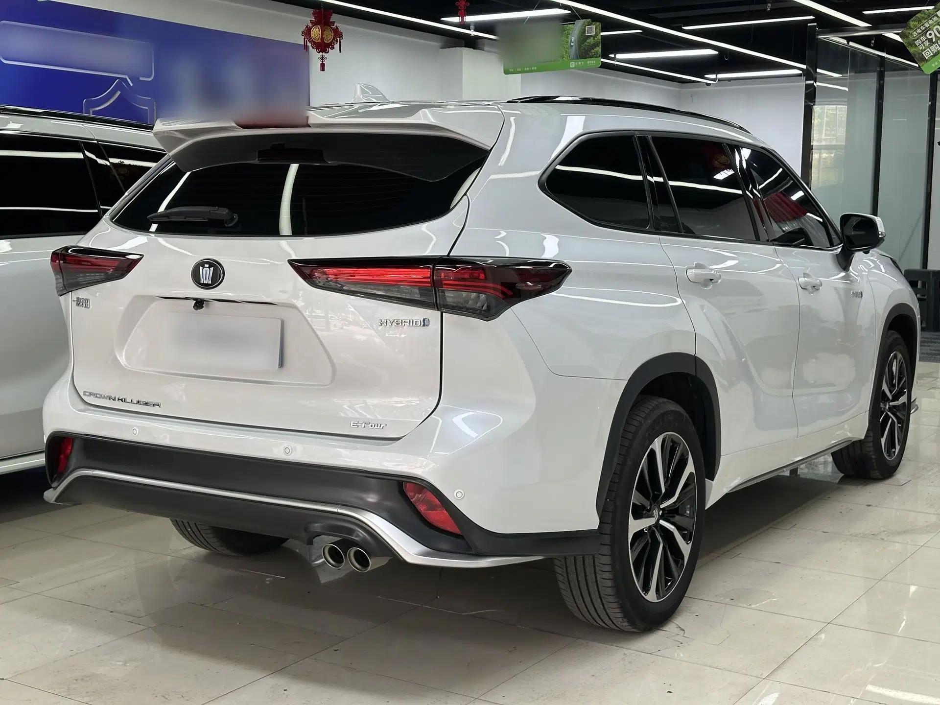 Toyota Crown Kluger 2023 2.5L HEV Four-Wheel Drive Luxury Edition — миниатюра 5