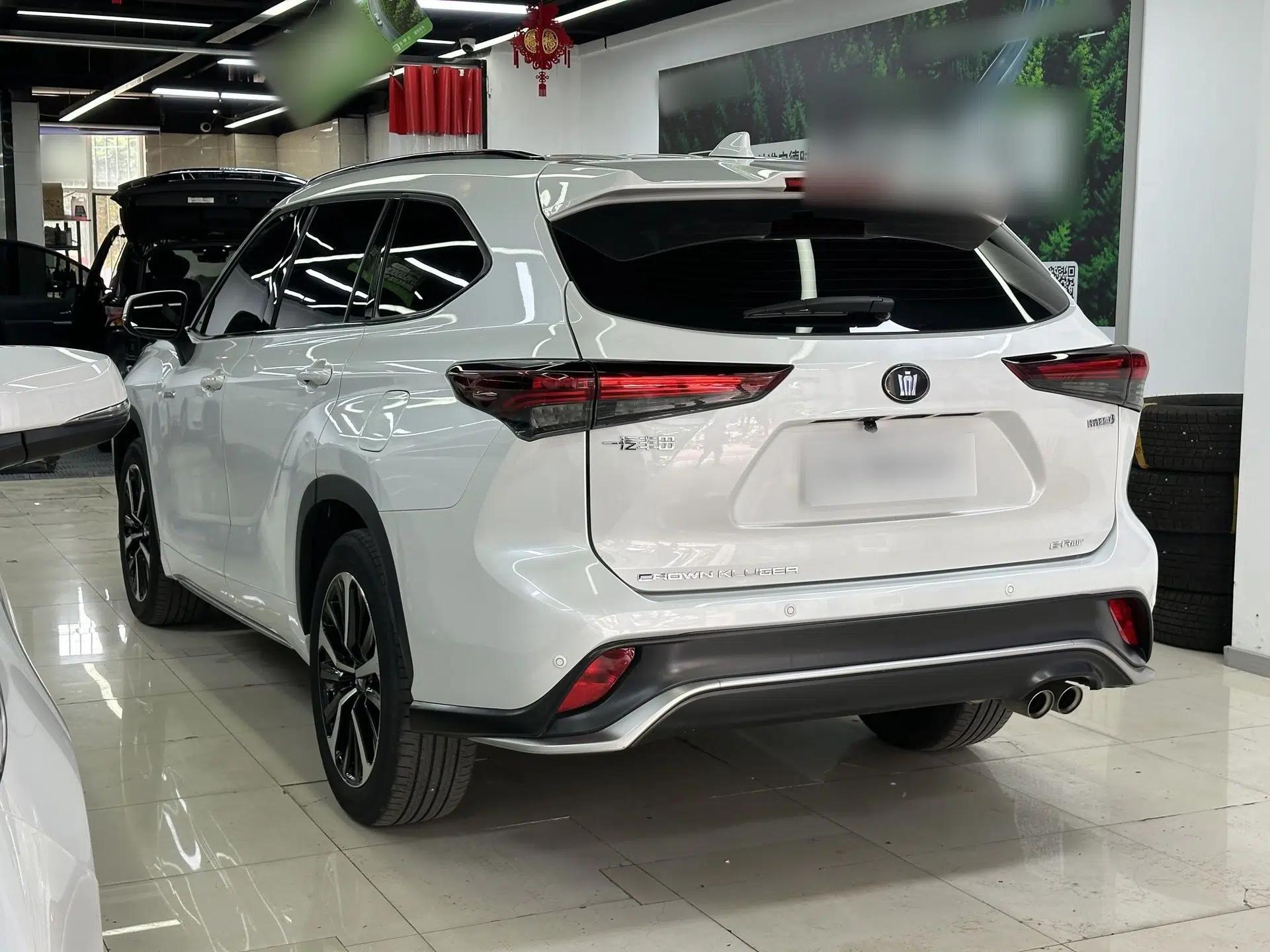 Toyota Crown Kluger 2023 2.5L HEV Four-Wheel Drive Luxury Edition — миниатюра 6
