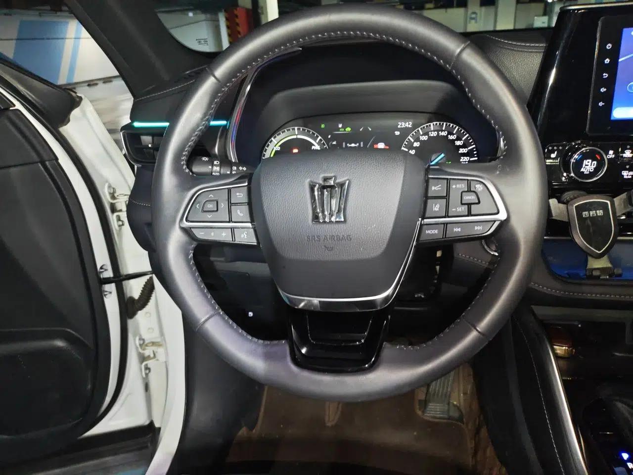 Toyota Crown Kluger 2023 2.5L HEV Four-Wheel Drive Luxury Edition — миниатюра 9