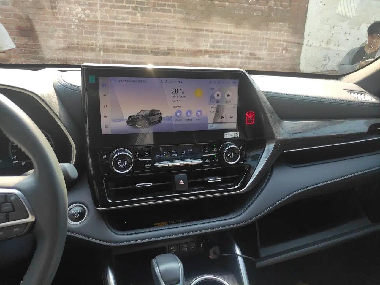 Toyota Crown Kluger 2024 2.5L HEV Four-Wheel Drive Premium Edition — миниатюра 13