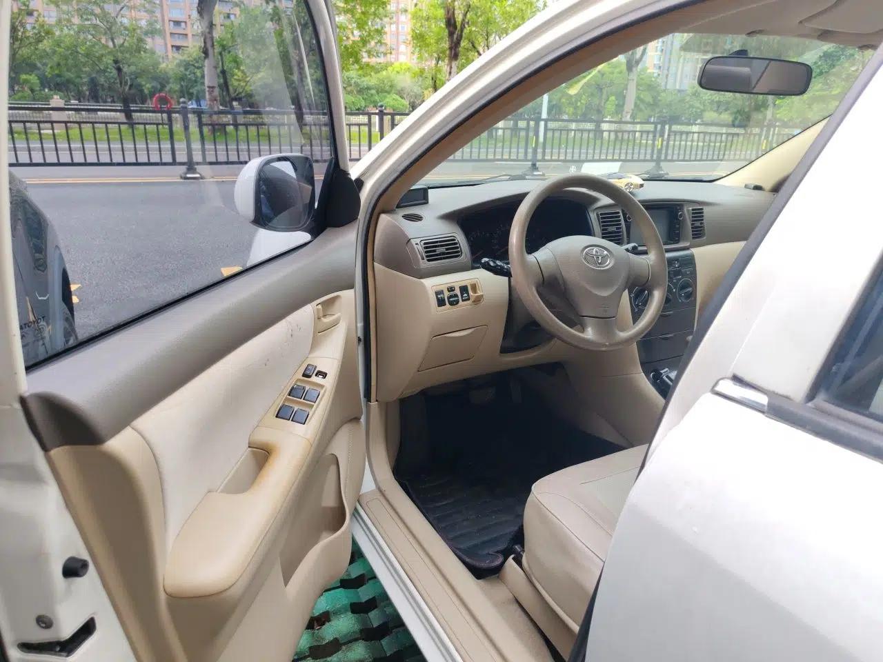 Toyota Corolla EX 2010 1.6L Automatic Classic Edition — миниатюра 16