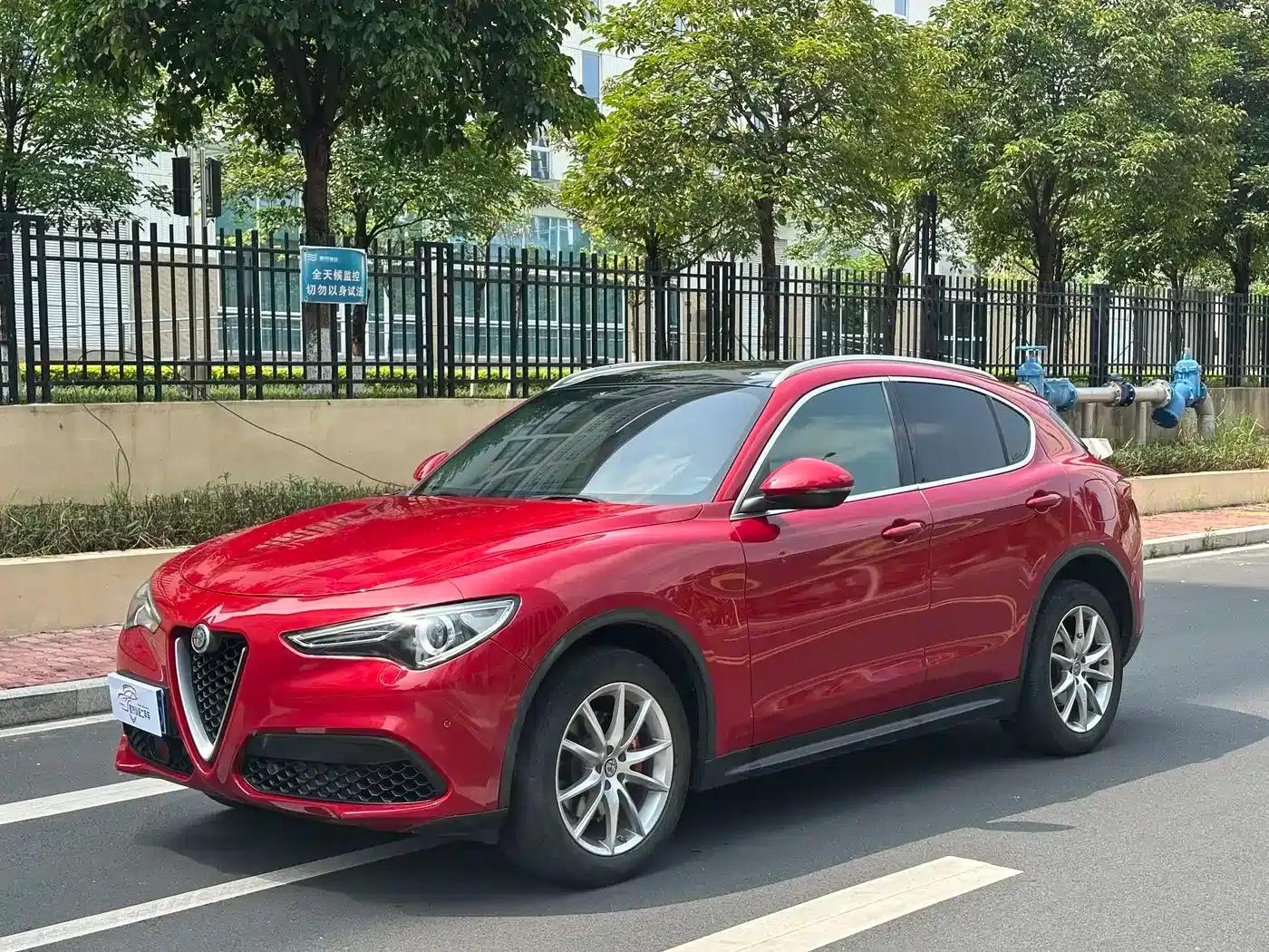 2017 Stelvio 2.0T 200HP Luxury Edition — миниатюра 1