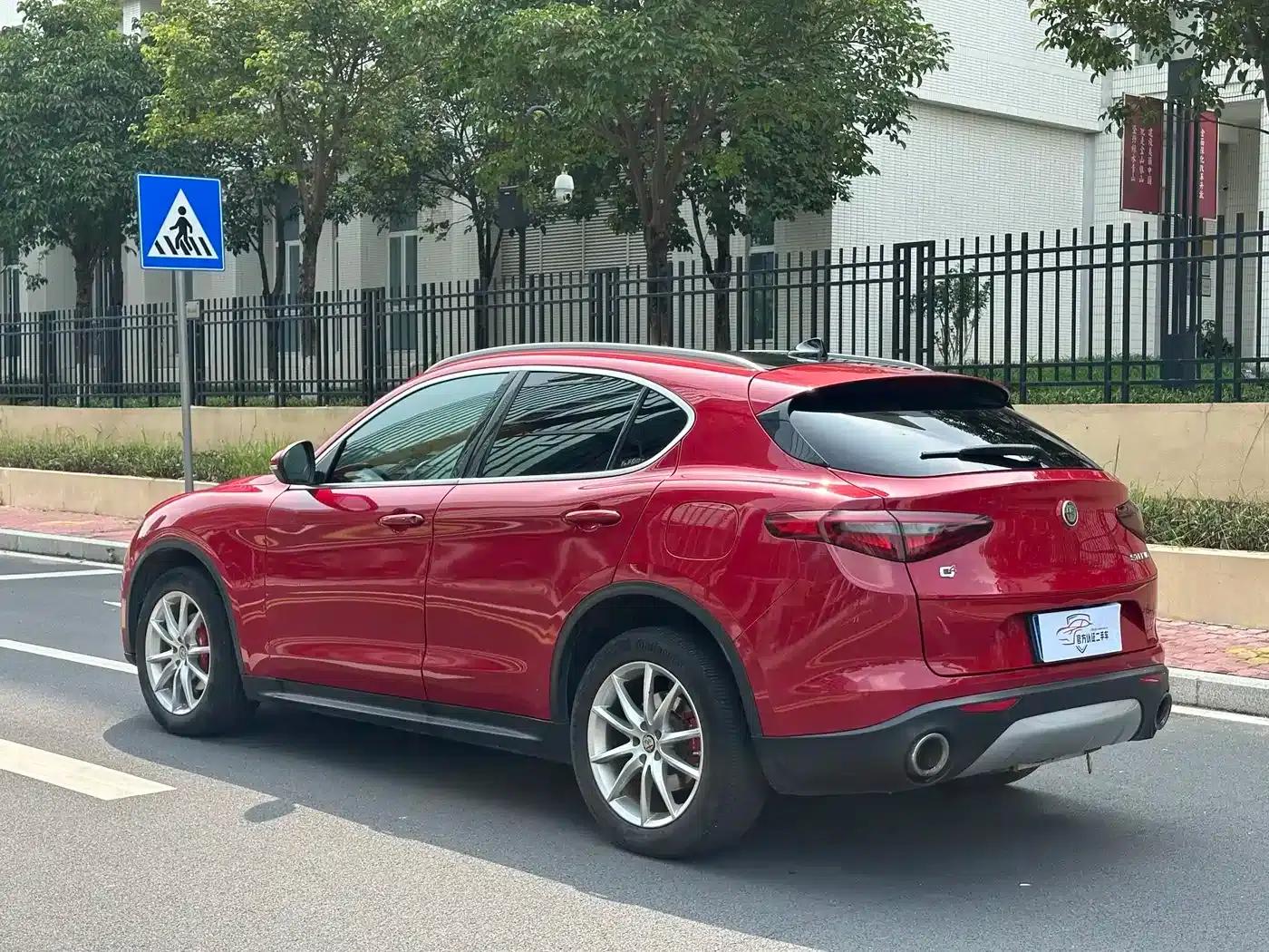 2017 Stelvio 2.0T 200HP Luxury Edition — миниатюра 11