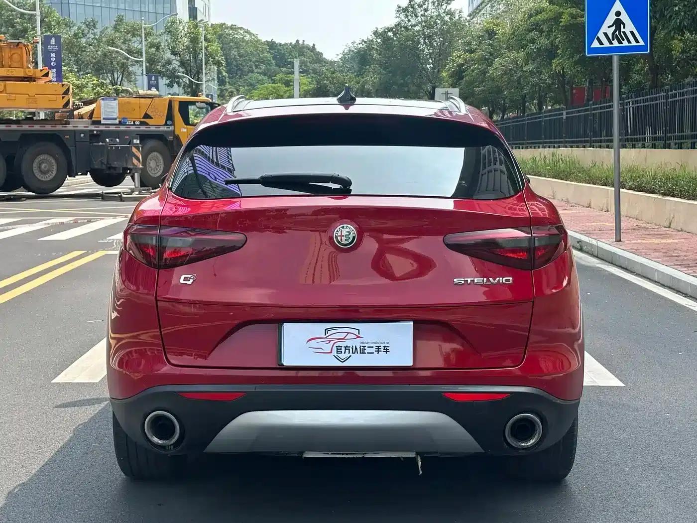 2017 Stelvio 2.0T 200HP Luxury Edition — миниатюра 12