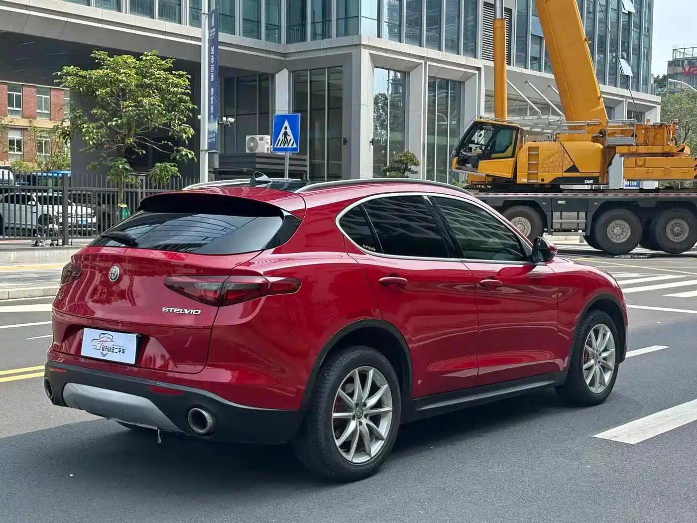2017 Stelvio 2.0T 200HP Luxury Edition — миниатюра 13