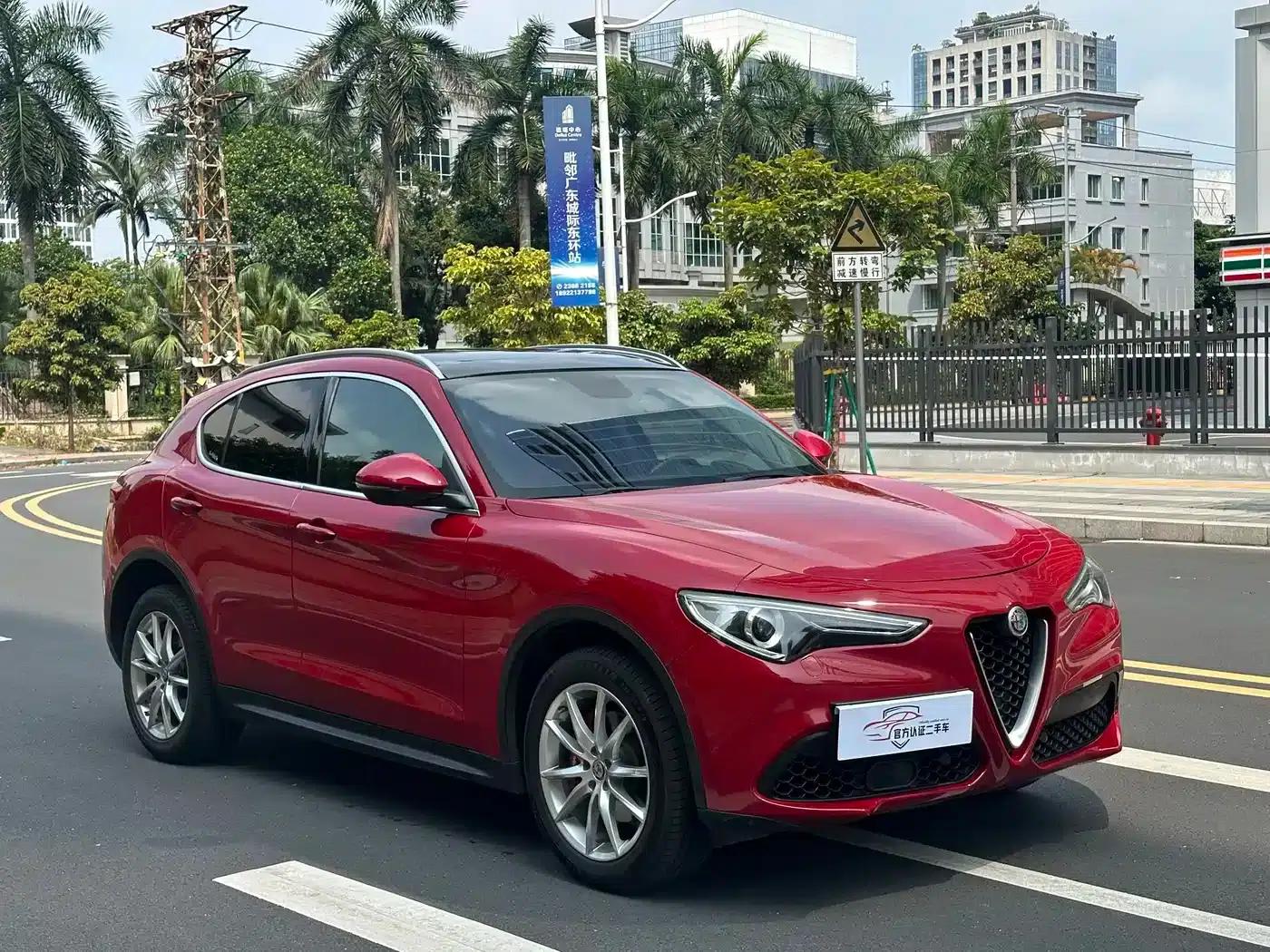 2017 Stelvio 2.0T 200HP Luxury Edition — миниатюра 3