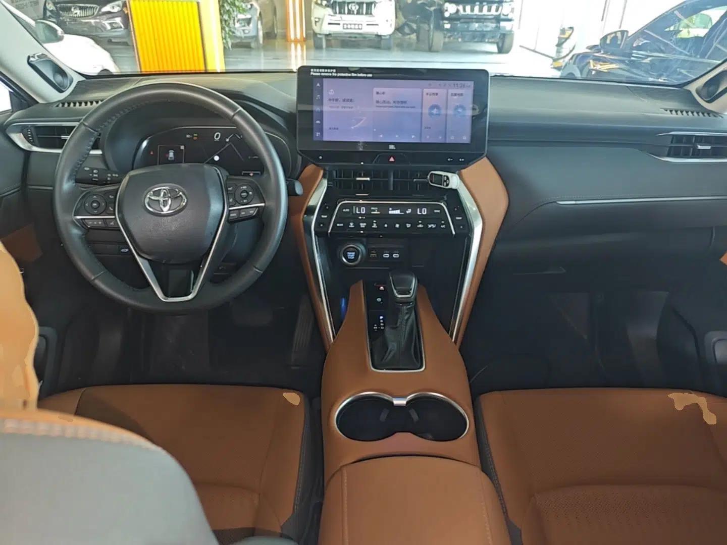 Toyota Venza 2023 2.0L CVT Two-Wheel Drive Prestige Version — миниатюра 12