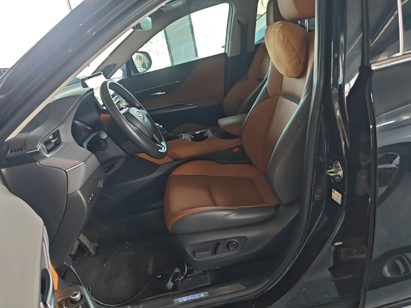 Toyota Venza 2023 2.0L CVT Two-Wheel Drive Prestige Version — миниатюра 17