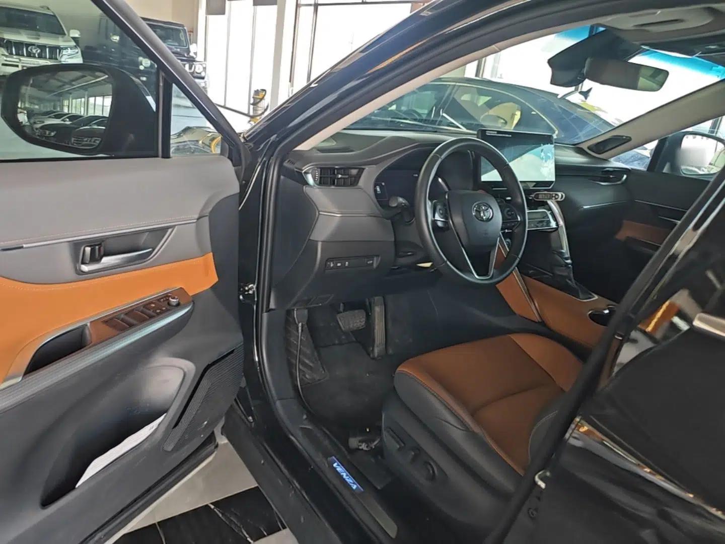Toyota Venza 2023 2.0L CVT Two-Wheel Drive Prestige Version — миниатюра 18