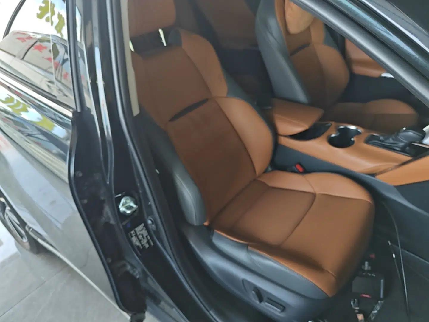Toyota Venza 2023 2.0L CVT Two-Wheel Drive Prestige Version — миниатюра 19