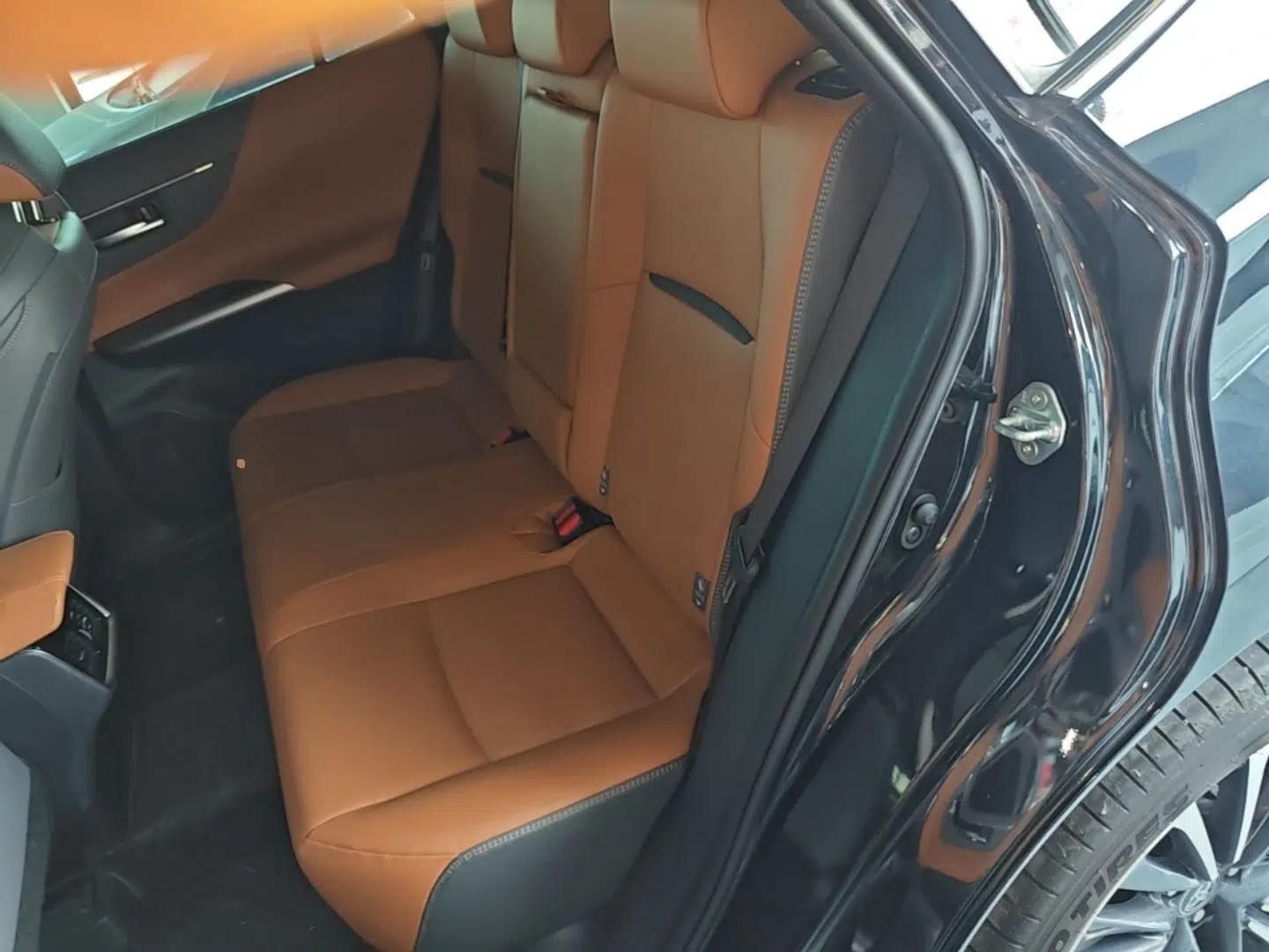 Toyota Venza 2023 2.0L CVT Two-Wheel Drive Prestige Version — миниатюра 20