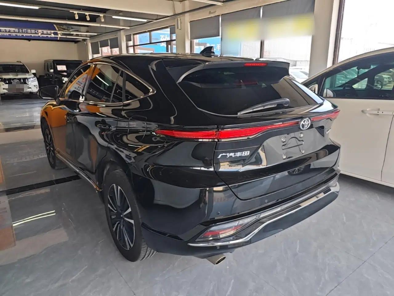 Toyota Venza 2023 2.0L CVT Two-Wheel Drive Prestige Version — миниатюра 4