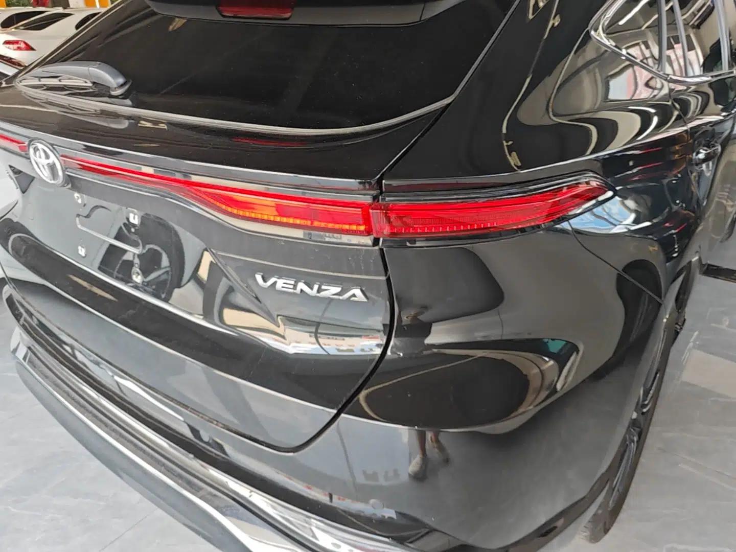Toyota Venza 2023 2.0L CVT Two-Wheel Drive Prestige Version — миниатюра 9