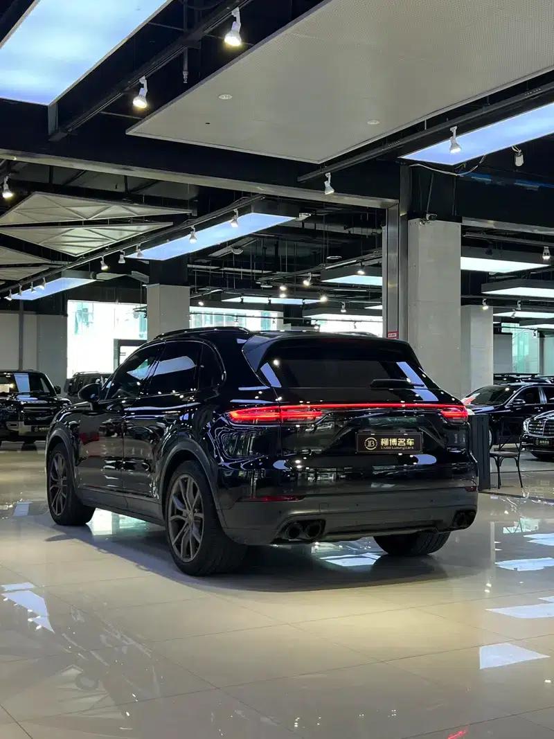 2022 Cayenne 3.0T Platinum Edition — миниатюра 4