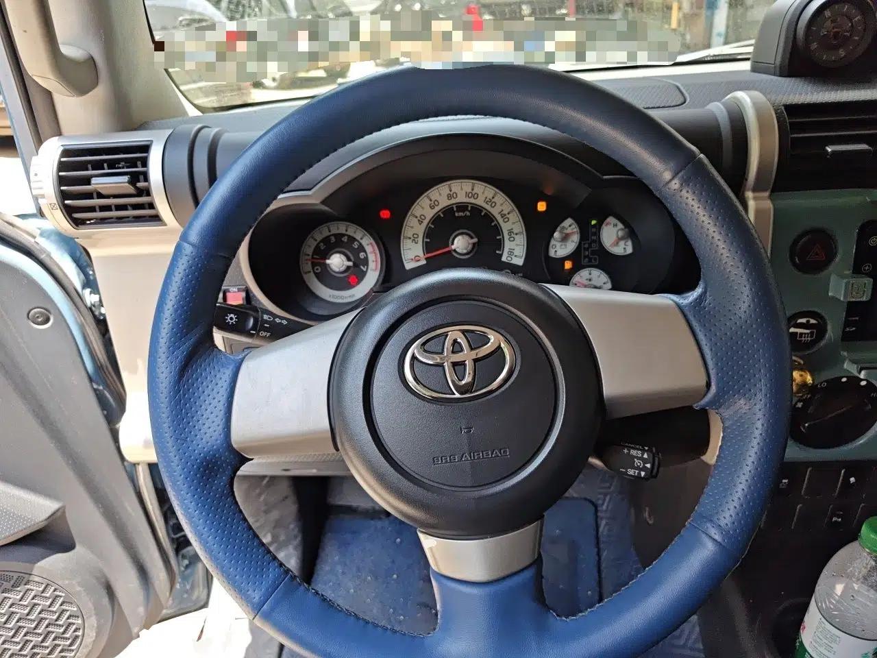 Toyota FJ Cruiser 2019 Toyota FJ Cruiser, 4.0-liter engine, five seats, gasoline, automatic transmission. — миниатюра 10