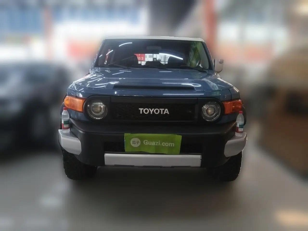 Toyota FJ Cruiser 2017 4.0 Automatic Parallel Import Version — миниатюра 2