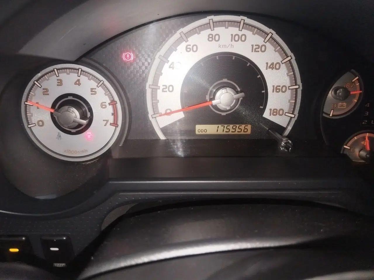 Toyota FJ Cruiser 2017 4.0 Automatic Parallel Import Version — миниатюра 12