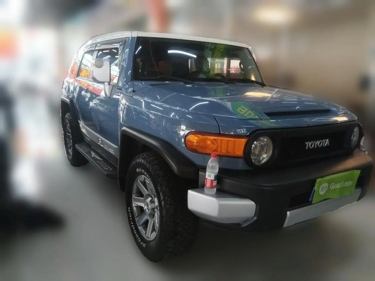 Toyota FJ Cruiser 2017 4.0 Automatic Parallel Import Version — миниатюра 3