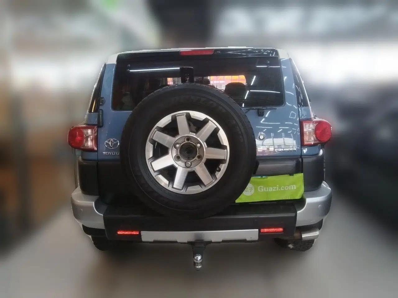 Toyota FJ Cruiser 2017 4.0 Automatic Parallel Import Version — миниатюра 5
