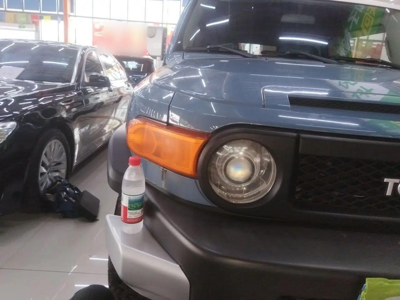 Toyota FJ Cruiser 2017 4.0 Automatic Parallel Import Version — миниатюра 7