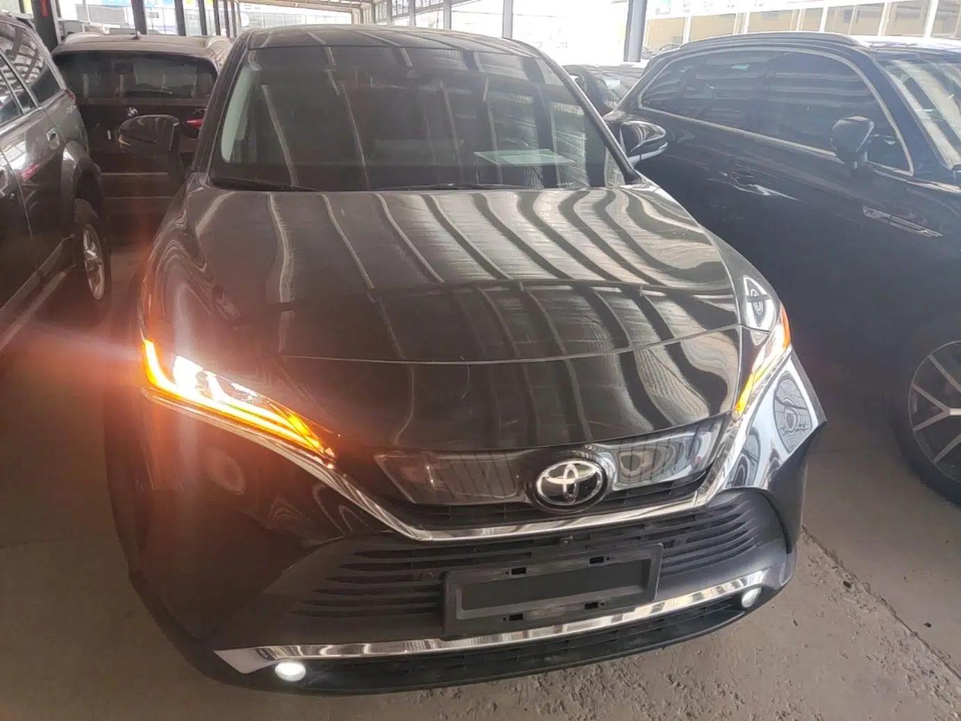 Toyota Harrier 2022 2.0L CVT Two-Wheel Drive Deluxe Edition — миниатюра 2