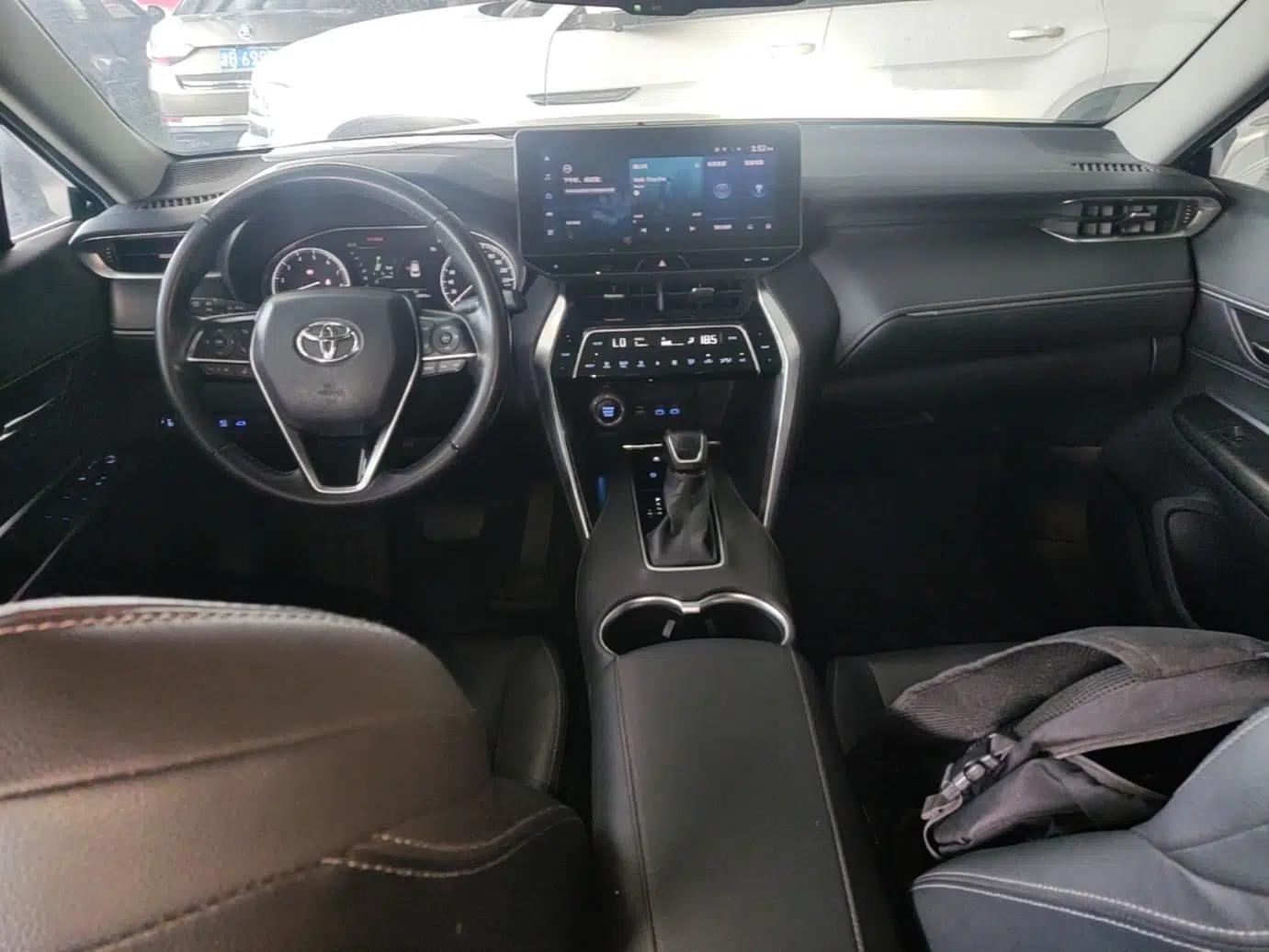 Toyota Harrier 2022 2.0L CVT Two-Wheel Drive Deluxe Edition — миниатюра 12